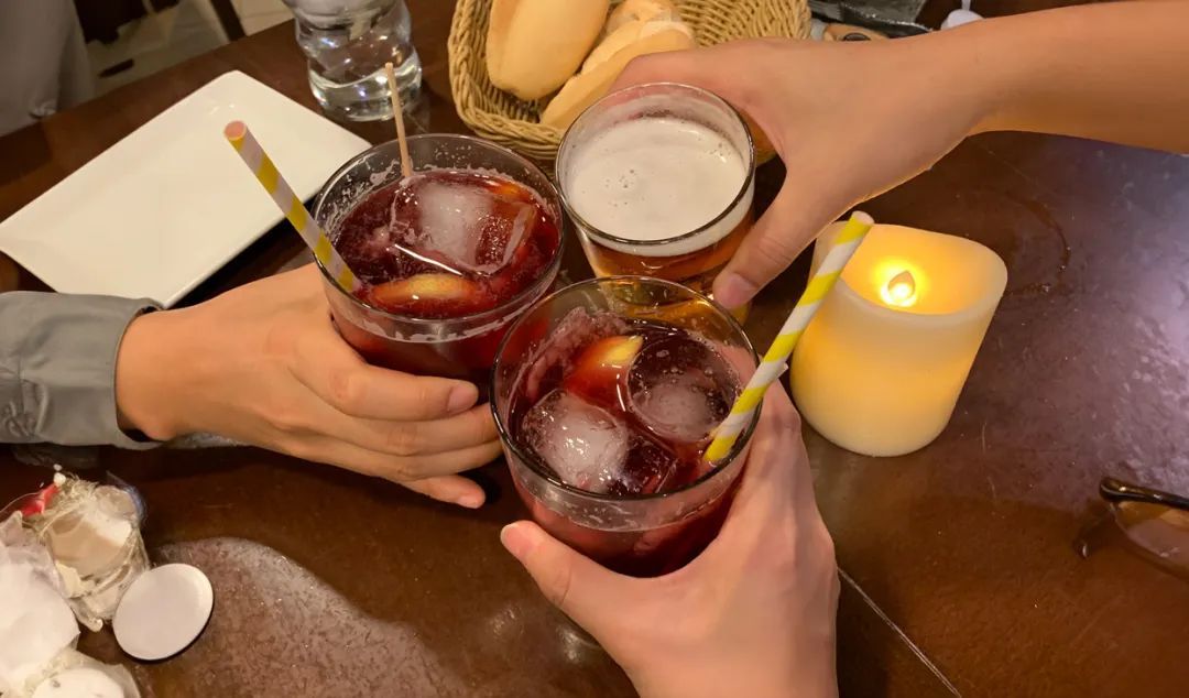 酒后有这种表现的人要当心了！不仅衰老更快，患癌风险还更大！