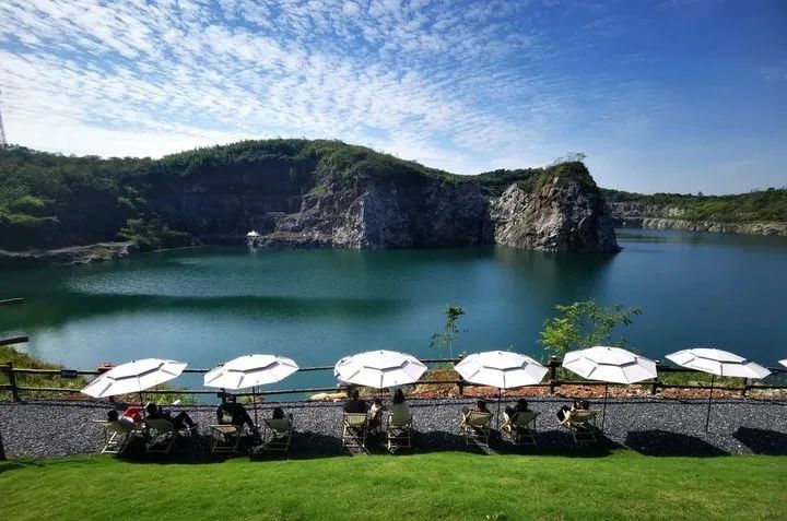 开在村里的咖啡馆，一天卖8000多杯，怎么做到的？