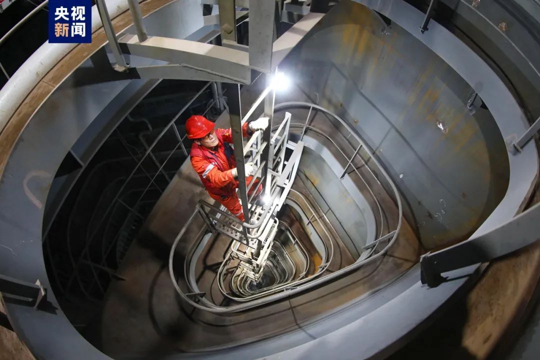 近30层楼高,这个“超级碗”完工了 近30层楼高,这个“超级碗”完工了