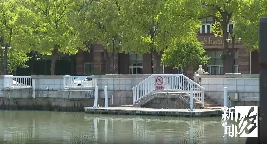 上海网红打卡地惊险一幕：有女子落水，水已没过头顶！危急时刻……