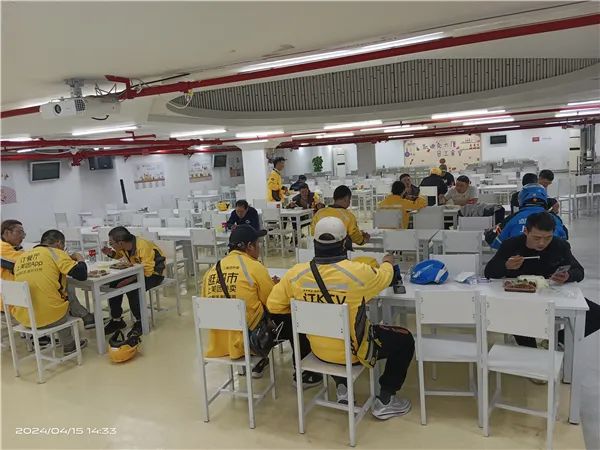 9.9元吃饱、12.9元吃好、米饭无限续！上海市中心这个“暖心食堂”火了！