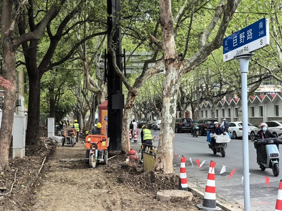 不到一年，上海市中心这条小马路第3次被挖开！怎么回事→