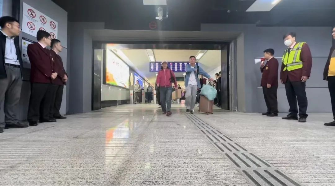 上海火车站东北出站口启用！今起上海三大火车站出站旅客都可免安检乘坐地铁