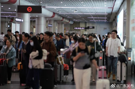 广州地铁计划试行“闸机常开门” 广州地铁计划试行“闸机常开门”