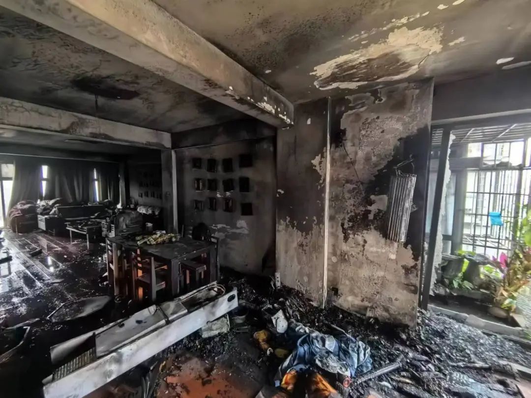 厦门一对父女被困火场,成功逃生的秘诀是…… 厦门一对父女被困火场,成功逃生的秘诀是……