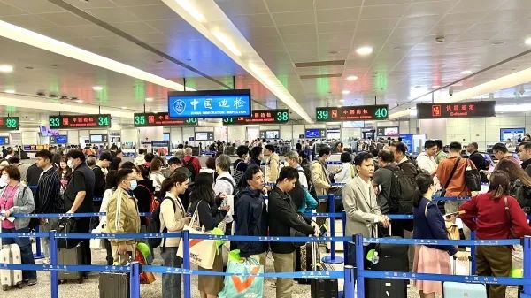 “五一”机票价格临时跳水，上海出发仍可“捡漏”！冲吗？