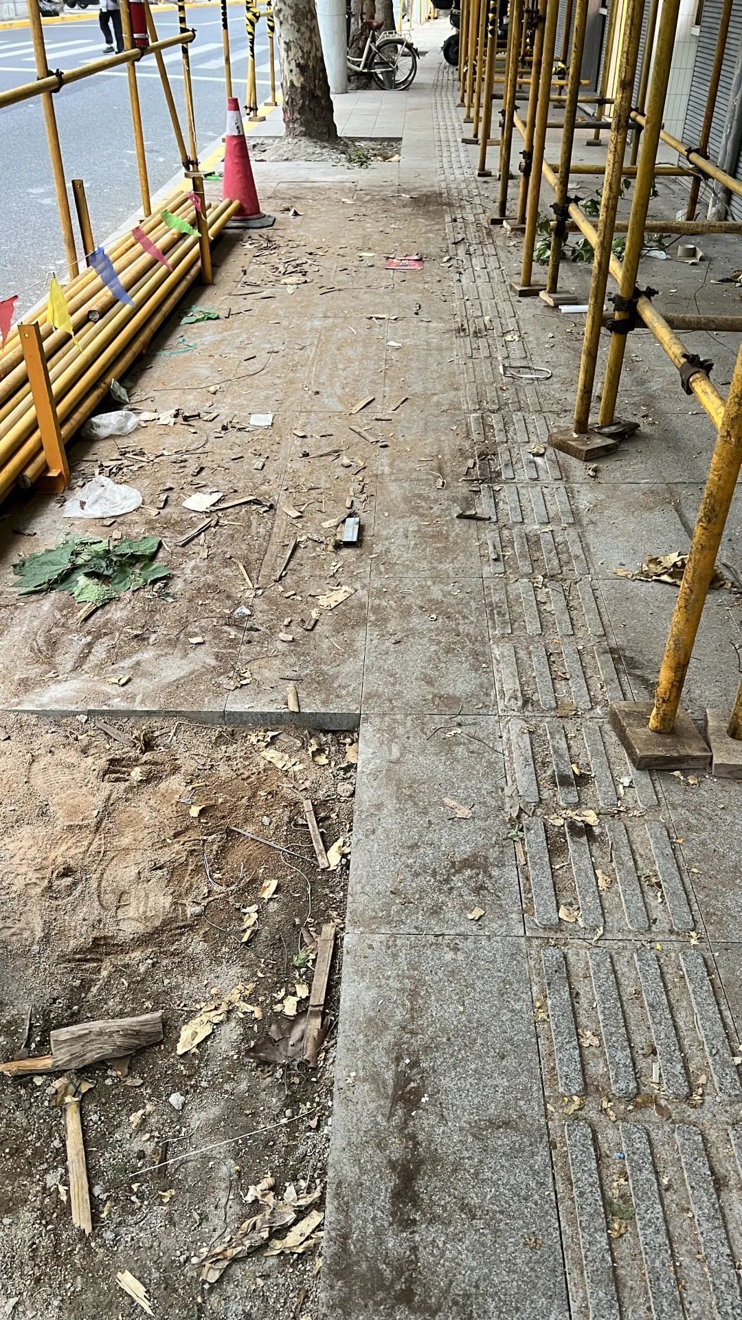 不到一年,上海市中心这条小马路三次被挖开施工……“拉链马路”投诉多,怎么回事? 不到一年,上海市中心这条小马路三次被挖开施工……“拉链马路”投诉多,怎么回事?