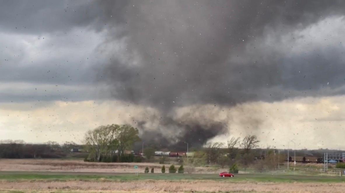 美中部恶劣天气造成至少3人受伤 约2000万人“面临危险”