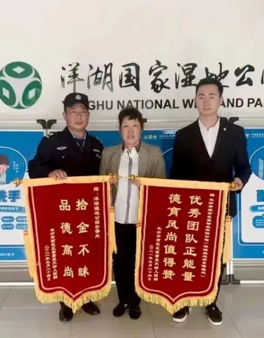 长沙保安大叔,你火啦!网友排队,根本停不下来 长沙保安大叔,你火啦!网友排队,根本停不下来