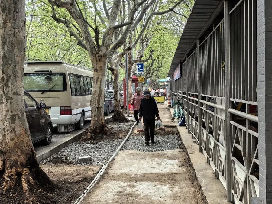 不到一年,上海市中心这条小马路三次被挖开施工……“拉链马路”投诉多,怎么回事? 不到一年,上海市中心这条小马路三次被挖开施工……“拉链马路”投诉多,怎么回事?