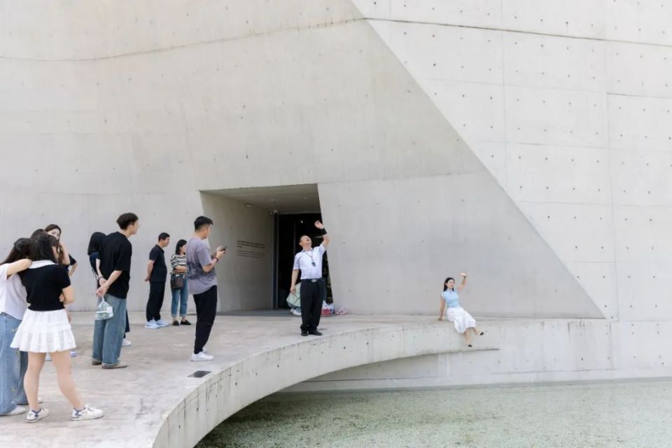 长沙保安大叔,你火啦!网友排队,根本停不下来 长沙保安大叔,你火啦!网友排队,根本停不下来