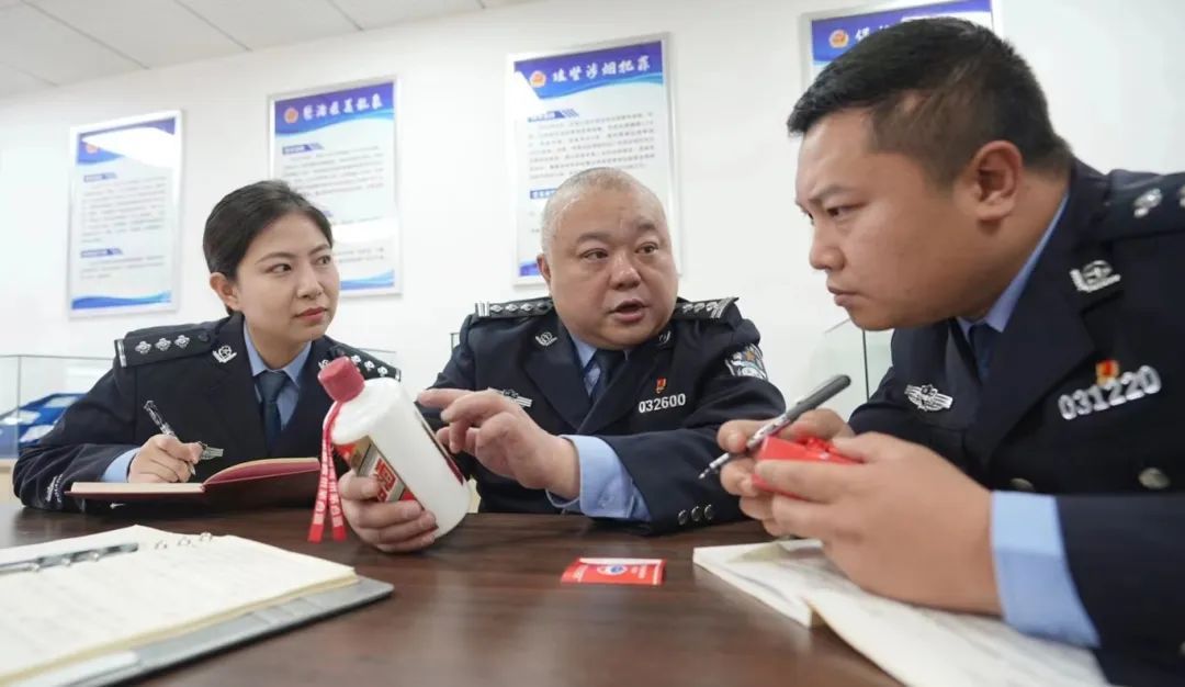 多看了垃圾袋一眼,一张揉皱的快递单锁定主犯 多看了垃圾袋一眼,一张揉皱的快递单锁定主犯