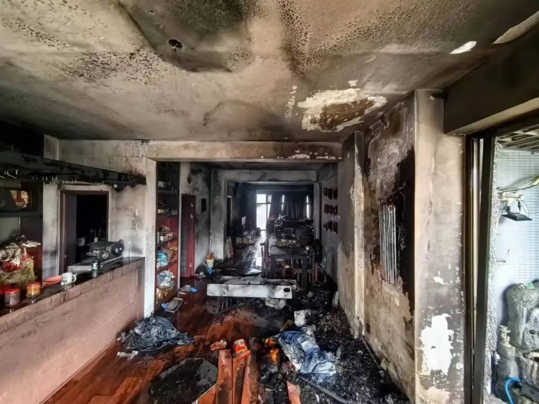 厦门一对父女被困火场,成功逃生的秘诀是…… 厦门一对父女被困火场,成功逃生的秘诀是……