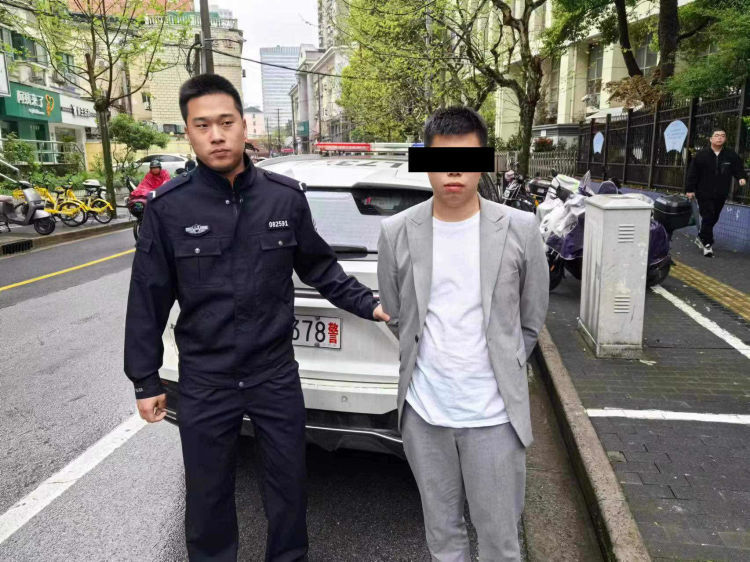 男子趁女友熟睡时用其手机给自己网贷转账10余万，换女友后故技重施