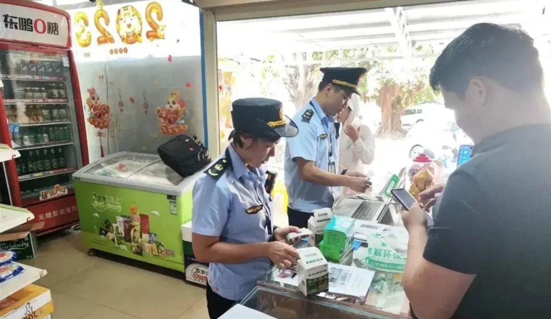 全国多地小商店售卖创可贴、风油精被查 全国多地小商店售卖创可贴、风油精被查