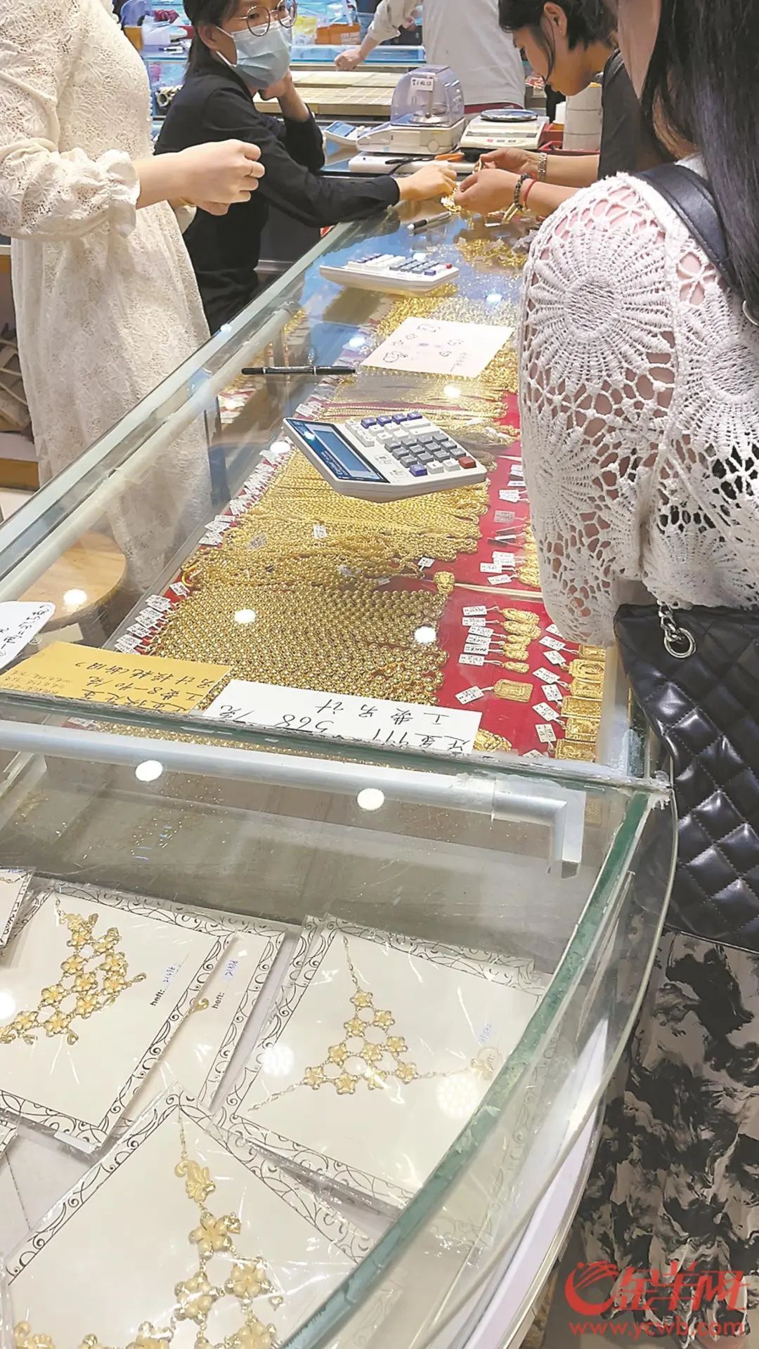 黄金严重超买还能入手吗？ 番禺“黄金菜市场”热闹依旧
