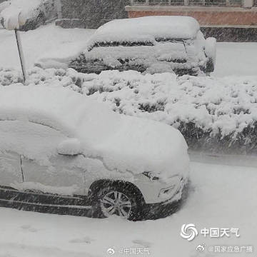 内蒙古局地遭遇4月罕见特大暴雪