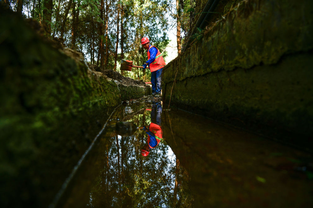 绝壁天渠上流淌的“生机”