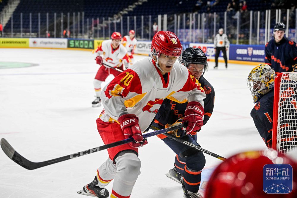冰球世锦赛｜中国男子冰球队首战告捷
