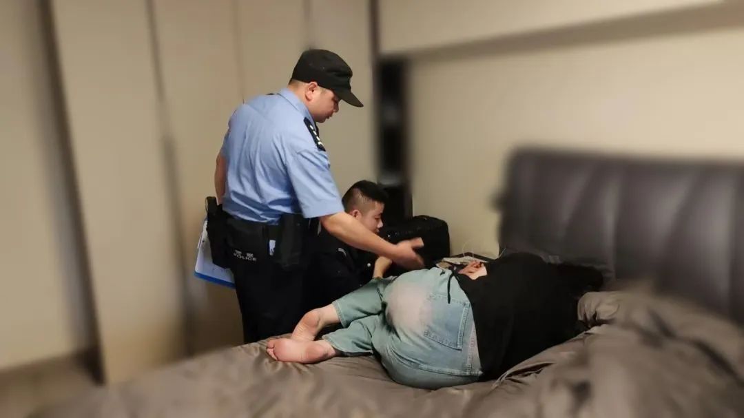 长沙一外卖员敲门后,报警了! 长沙一外卖员敲门后,报警了!