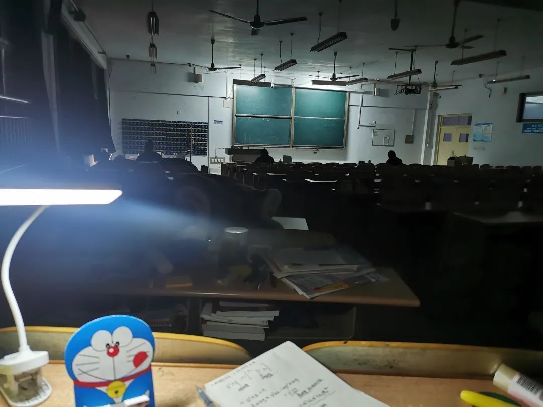 从专科“逆袭”985，高校官微暖心陪伴！她的评论区太暖