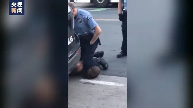又一非洲裔男子遭美国警察暴力"跪杀"