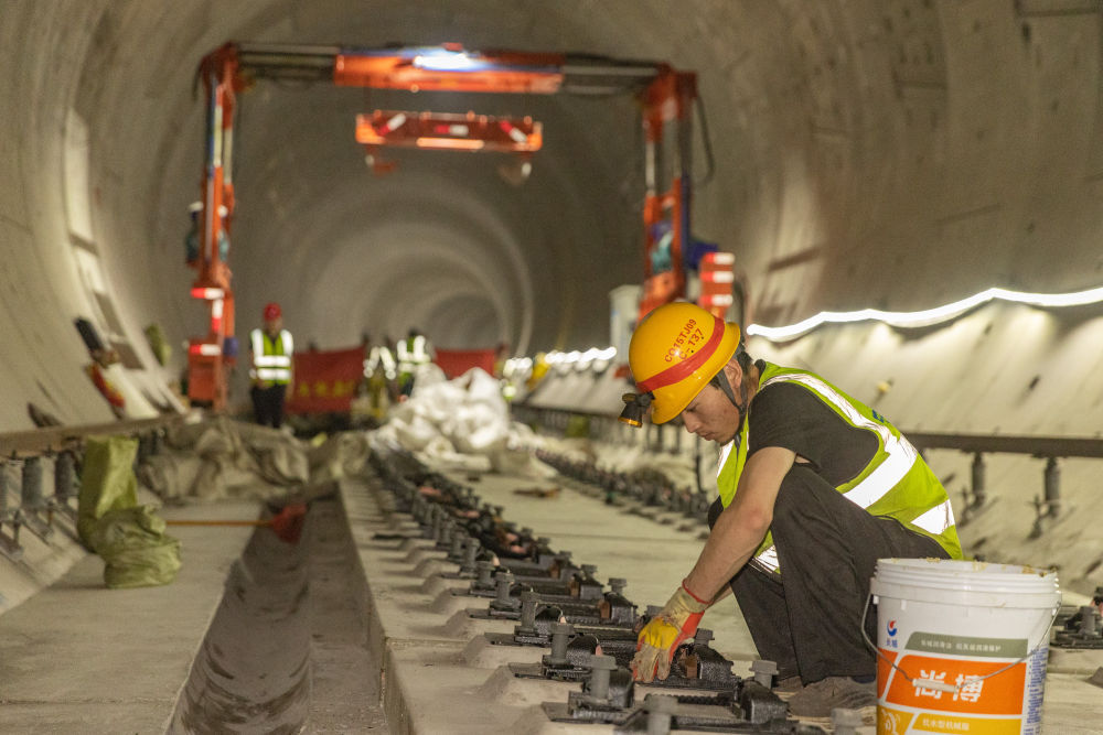 重庆轨道交通15号线首个区间实现短轨贯通