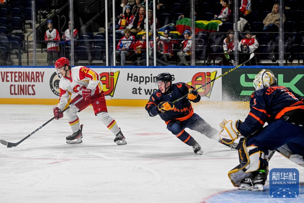 冰球世锦赛｜中国男子冰球队首战告捷
