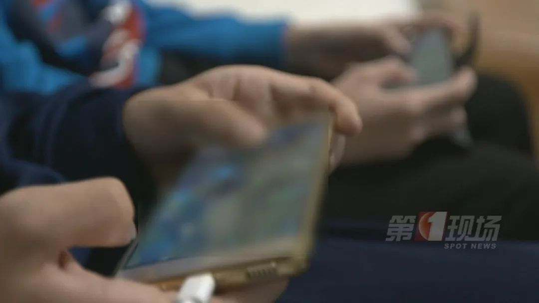 孩子“豪气充值”坑爹妈，面对游戏充值乱象，家长们要注意了！