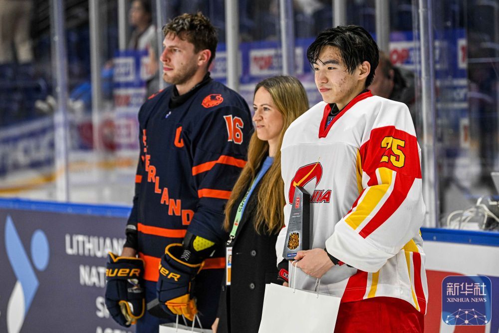 冰球世锦赛｜中国男子冰球队首战告捷