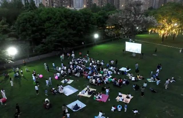 石家庄这个公园有绿地电影展映