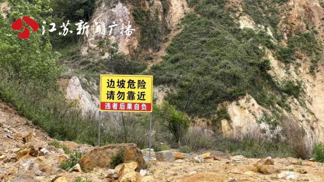 网红“野生景点”小蓝湖该不该打卡？