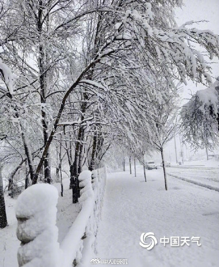 内蒙古局地遭遇罕见特大暴雪