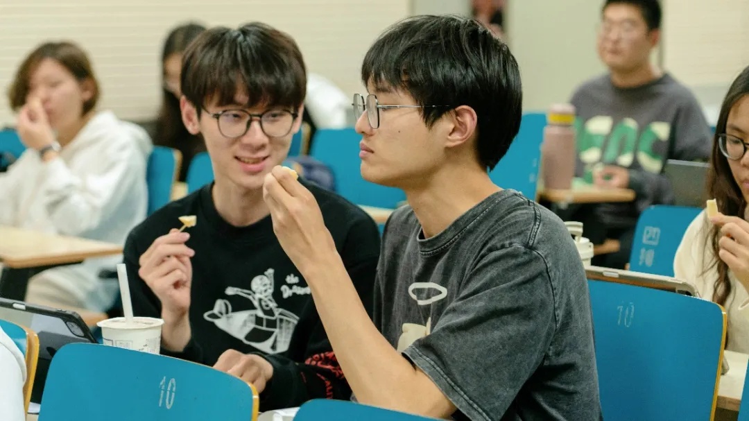 高校这门“能吃”的课火了！“我到毕业也没抢上……”