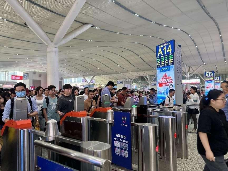深圳铁路“五一”假期加开近600趟旅客列车 深圳铁路“五一”假期加开近600趟旅客列车