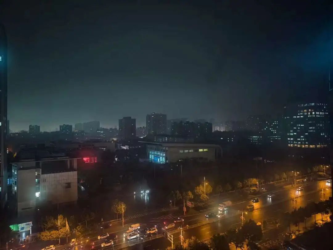 长沙一秒天黑,这里下起冰雹!今晚还有…… 长沙一秒天黑,这里下起冰雹!今晚还有……