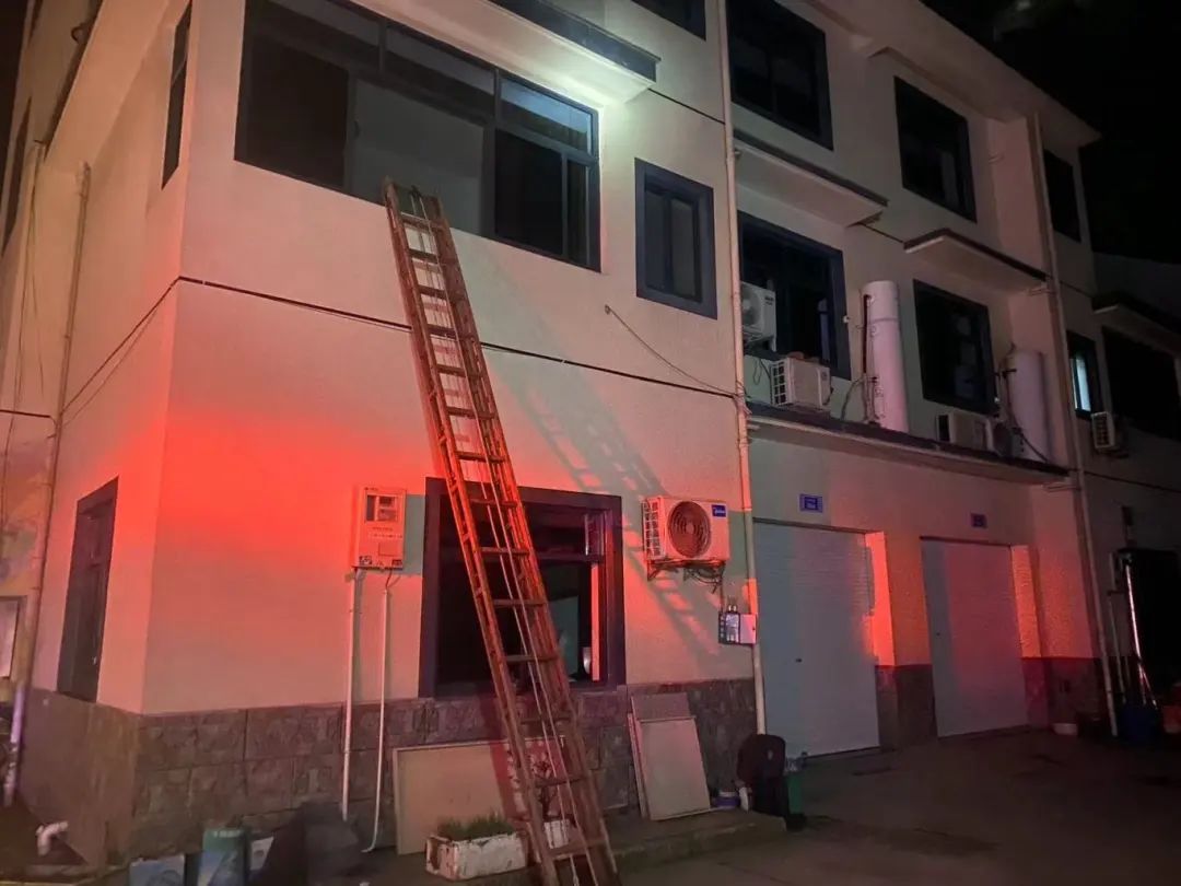 一分钟连爆两次,深夜家中平衡车竟成“风火轮” 一分钟连爆两次,深夜家中平衡车竟成“风火轮”