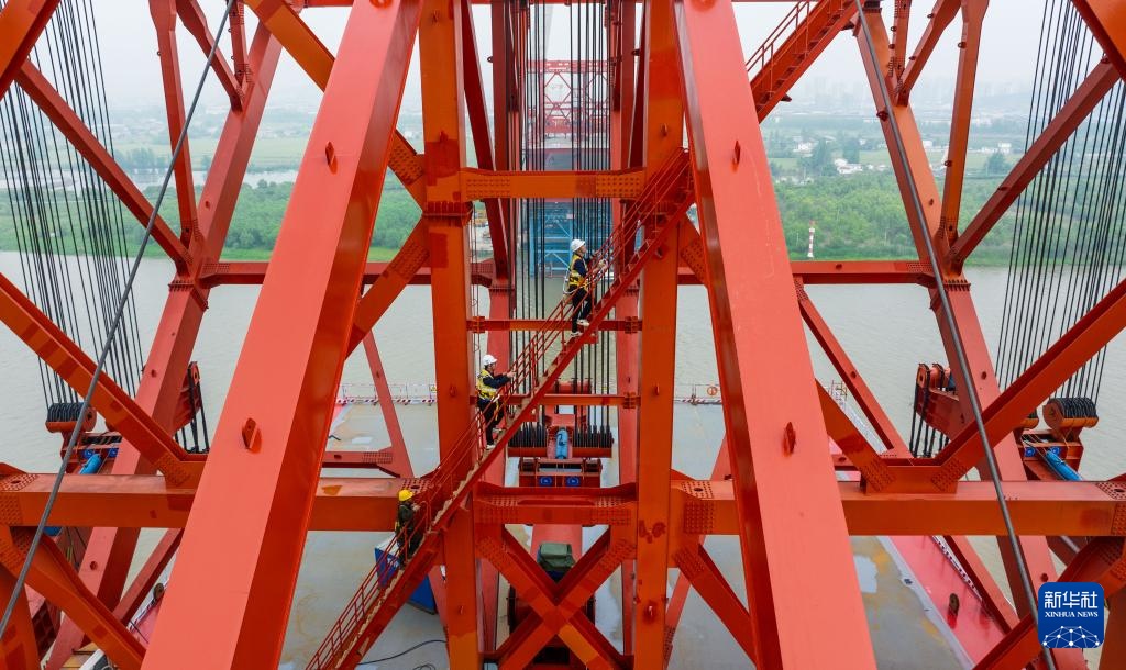 安徽马鞍山：长江大桥施工忙