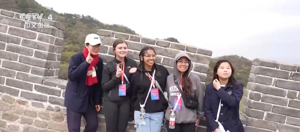 背古诗、写汉字、打太极……中美青少年续写两国友好青春故事