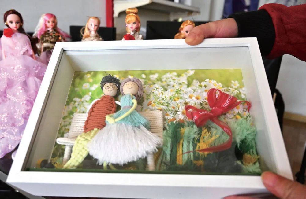 为了抗击帕金森病，这对夫妻开起了直播