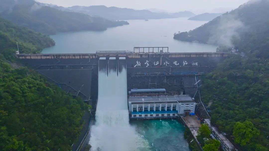 时隔18年,广东最大水库再次泄洪 时隔18年,广东最大水库再次泄洪