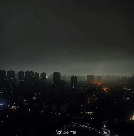 长沙暴雨黄色预警 白昼如黑夜 长沙暴雨黄色预警 白昼如黑夜
