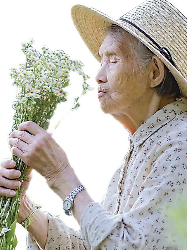 不管几岁，可爱万岁！90岁老人被外孙女拍出少女心