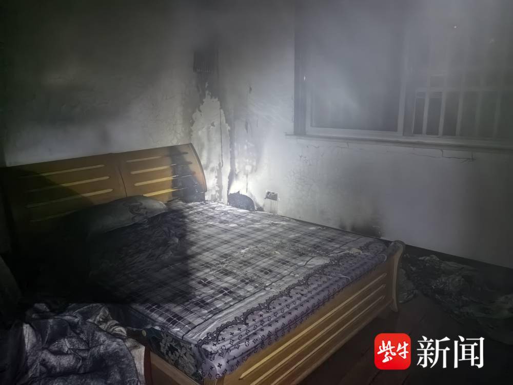 无人房间深夜突然起火，家电不使用请拔下插头
