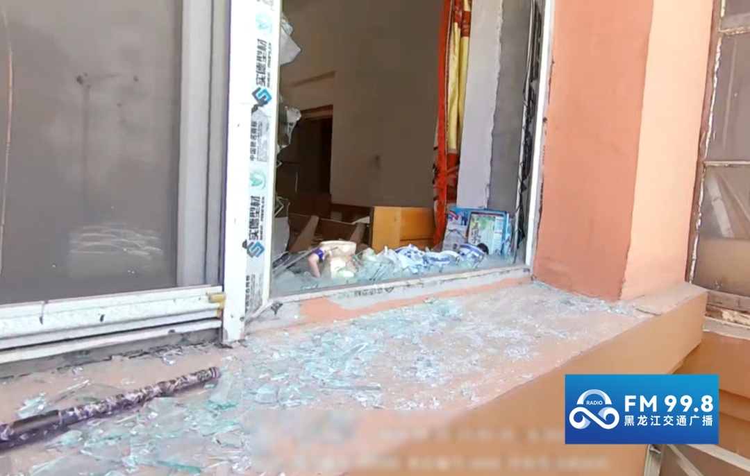 救人要紧,砸! 救人要紧,砸!