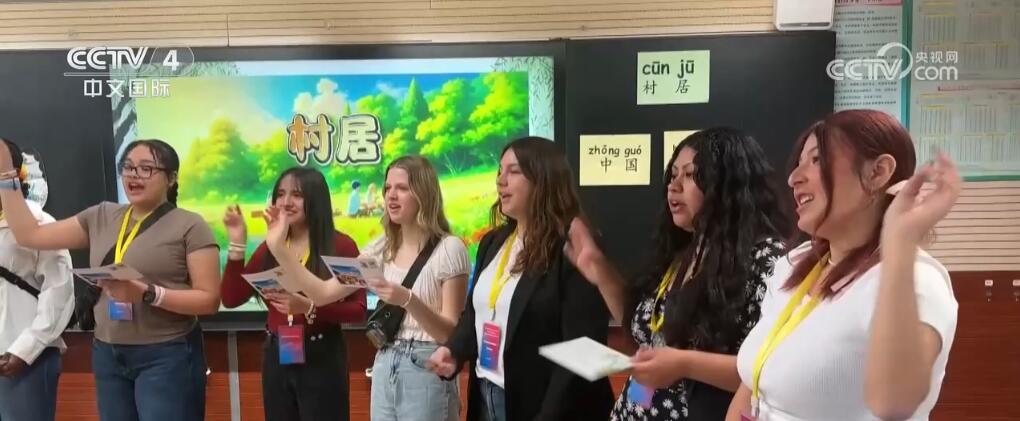 背古诗、写汉字、打太极……中美青少年续写两国友好青春故事