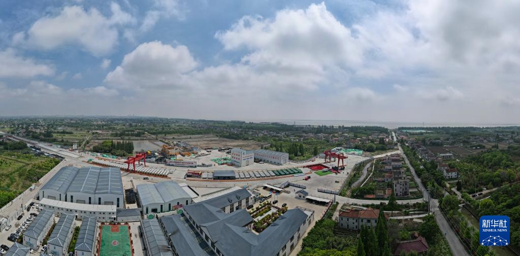 沪渝蓉高铁崇太长江隧道“领航号”盾构机顺利始发