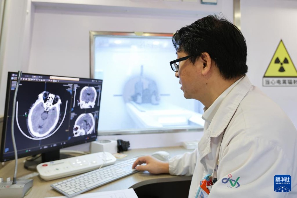 南京：慈善义诊关爱老人健康