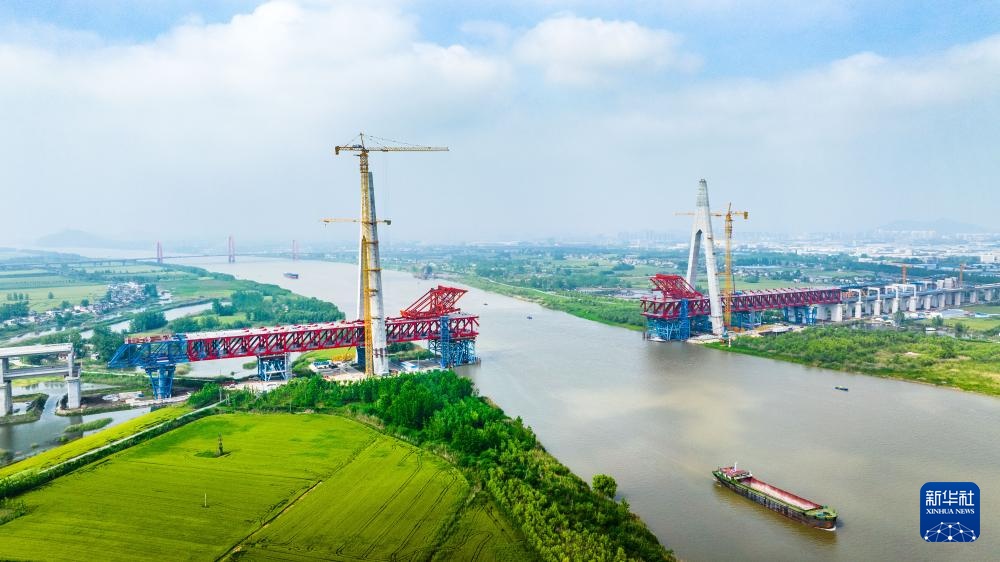 安徽马鞍山：长江大桥施工忙