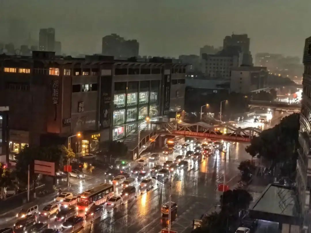 长沙一秒天黑,这里下起冰雹!今晚还有…… 长沙一秒天黑,这里下起冰雹!今晚还有……